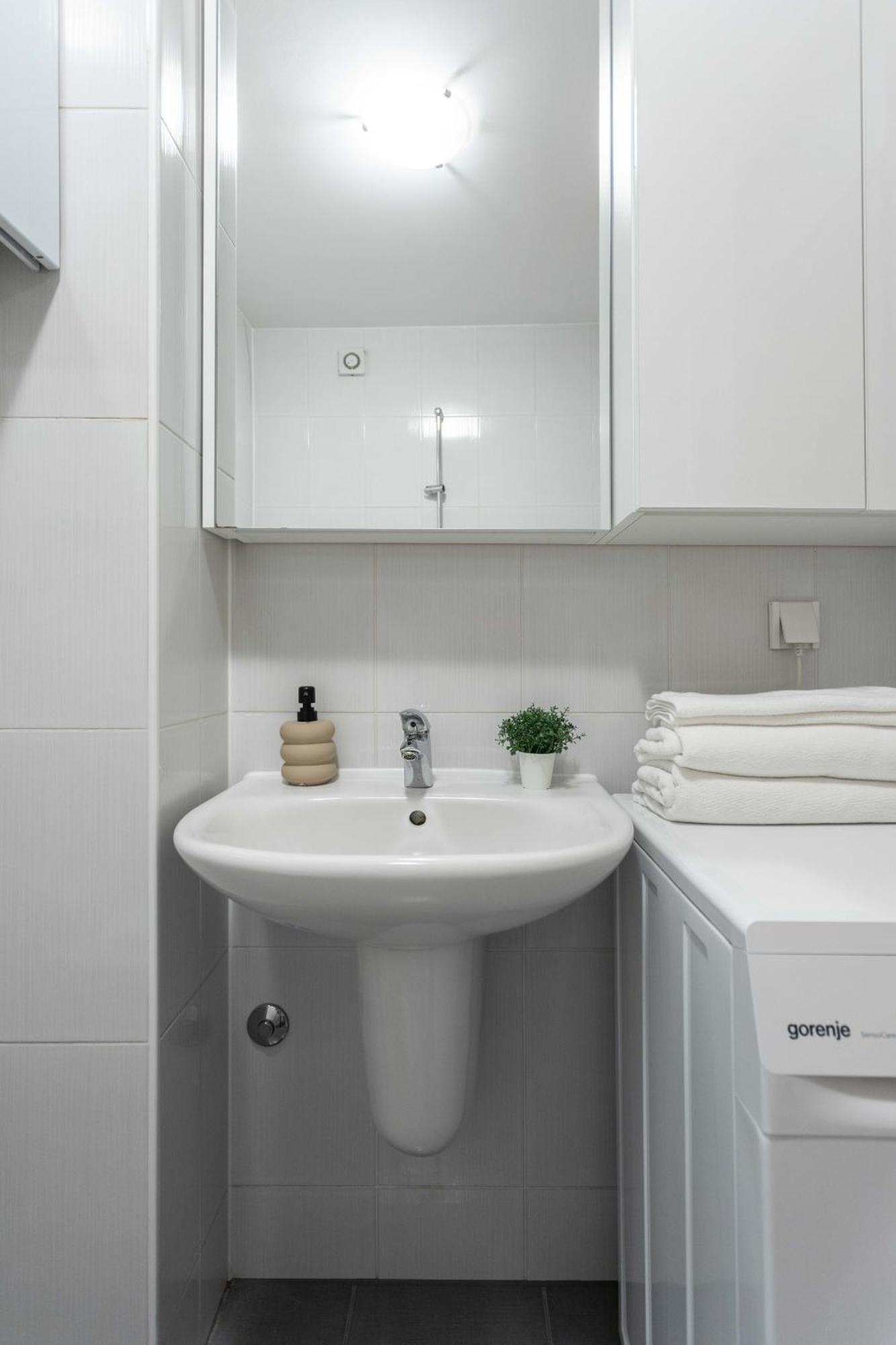 דירות זאגרב Sunny 1Bdr With Balcony & Parking מראה חיצוני תמונה